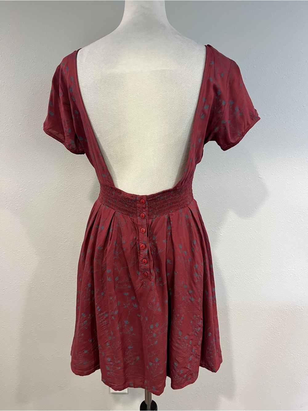 Roxy rusty Red Short-Sleeve Smocked-Waist mini Dress with open back‎
